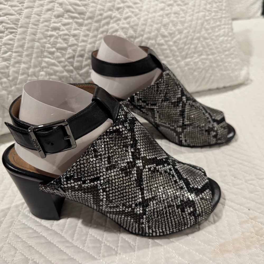 Vionic  Black and Silver snakeskin Women's Heels size 8 WIDE